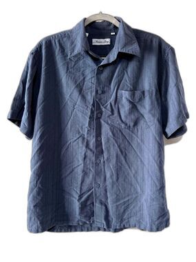 Milano Bay Blue Button-Down Shirt size Medium